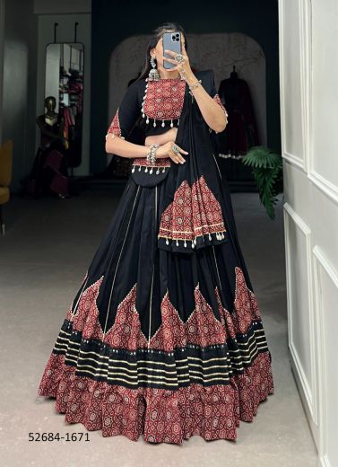 Black & Maroon Cotton Gamthi Work Navratri Special Readymade Lehenga Choli [Chaniya Choli For Garba]