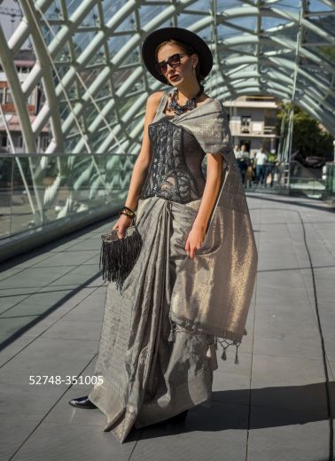 Gray Silk Woven Handloom Saree For Traditional / Religious Occasions